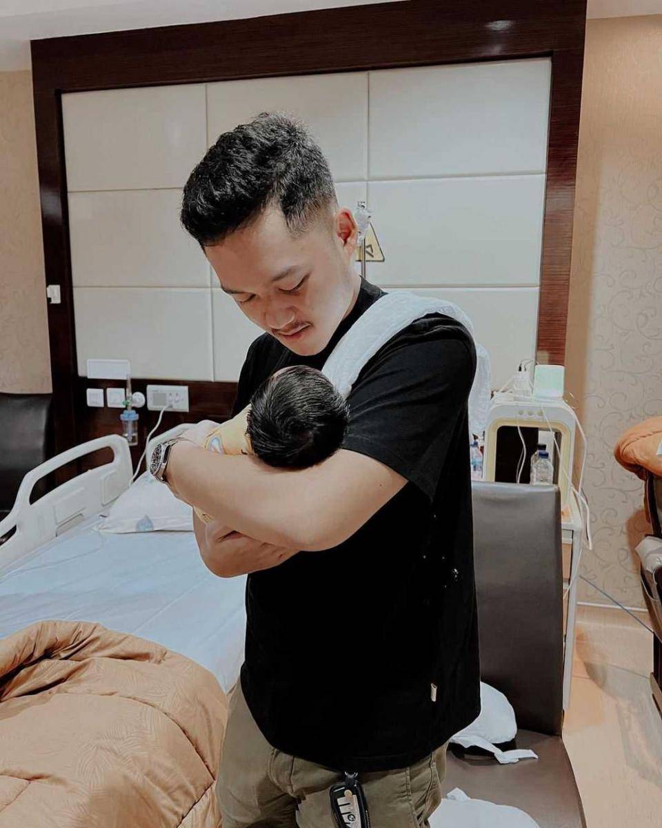 Azriel & keponakan (instagram.com/azriel_hermansyah)