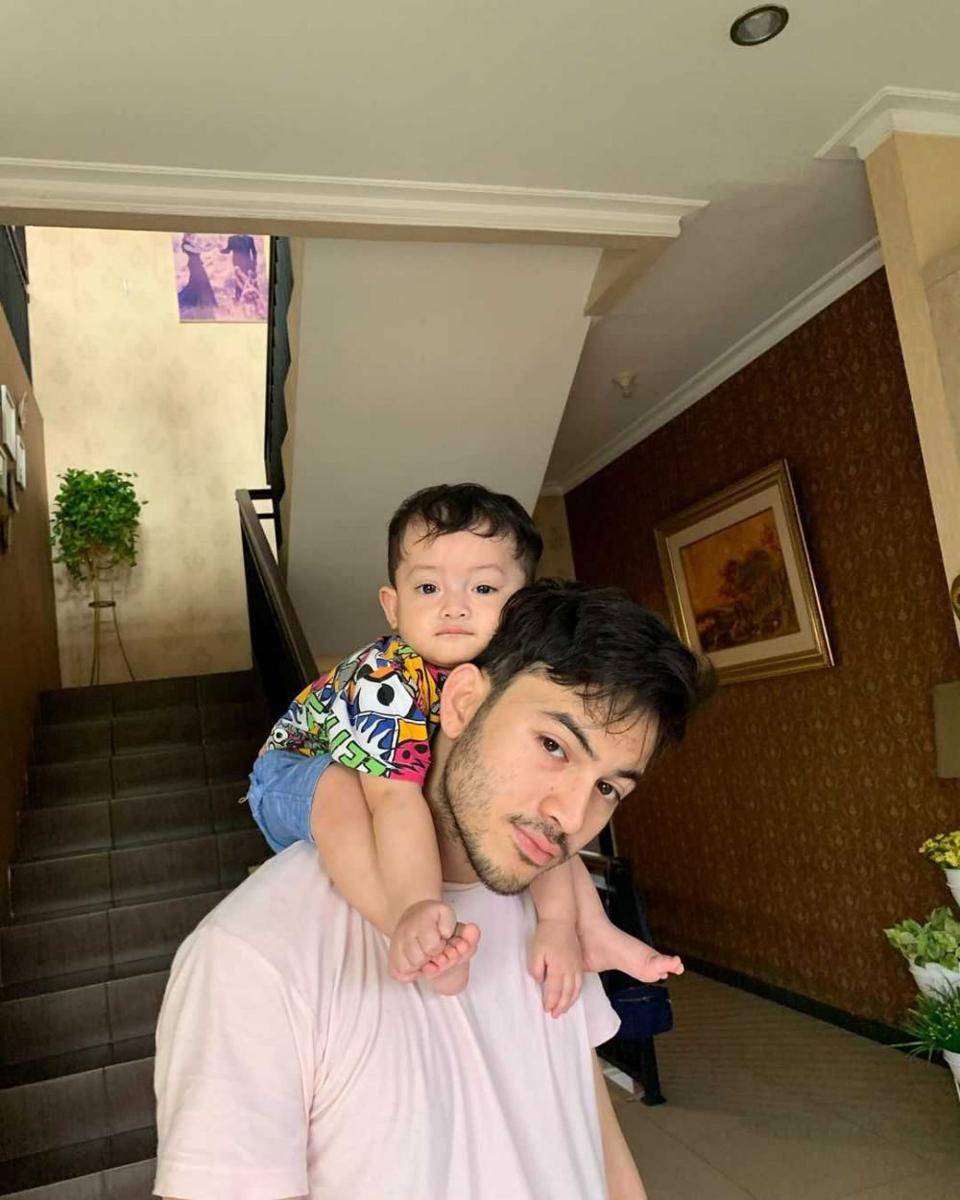 Rizky & keponakan (instagram.com/rizkynazar20)