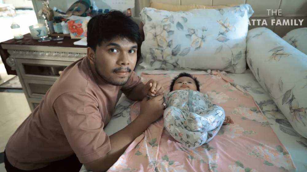 momen Ameena diasuh Thariq dan Fuji di rumah Krisdayanti (youtube.com/attahalilintar)