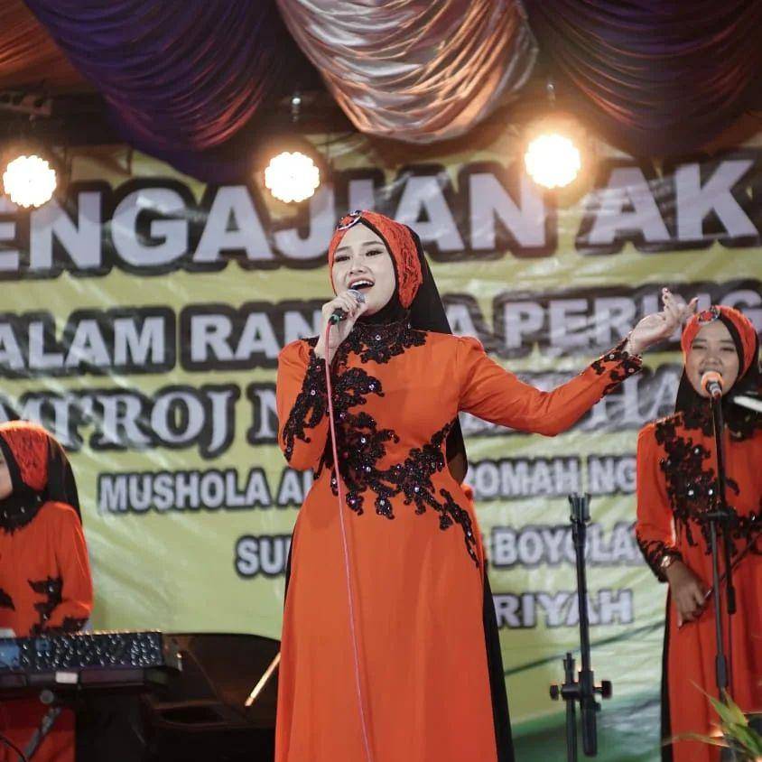 Nazla Zain tampil di panggung (instagram.com/nazla_zain)
