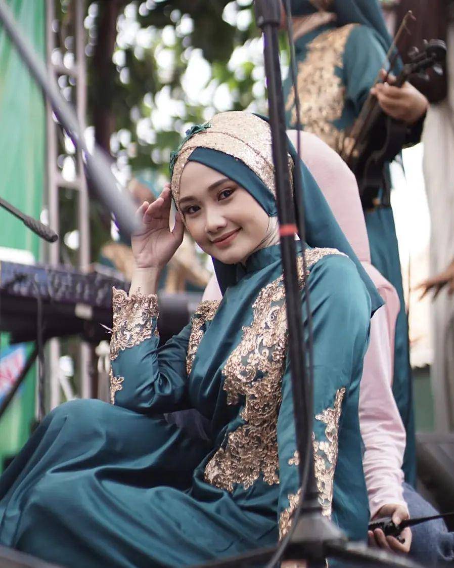 Nazla Zain (instagram.com/nazla_zain)