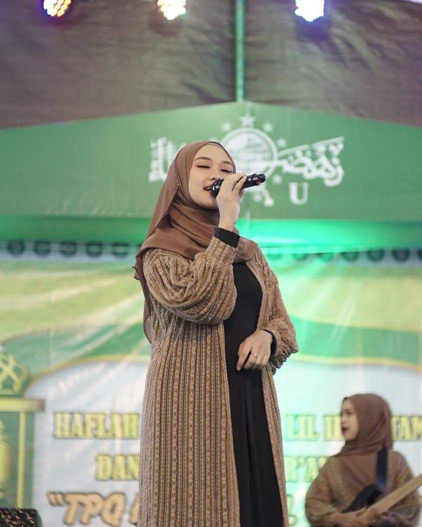 Nazla Zain tampil di panggung (instagram.com/nazla_zain)