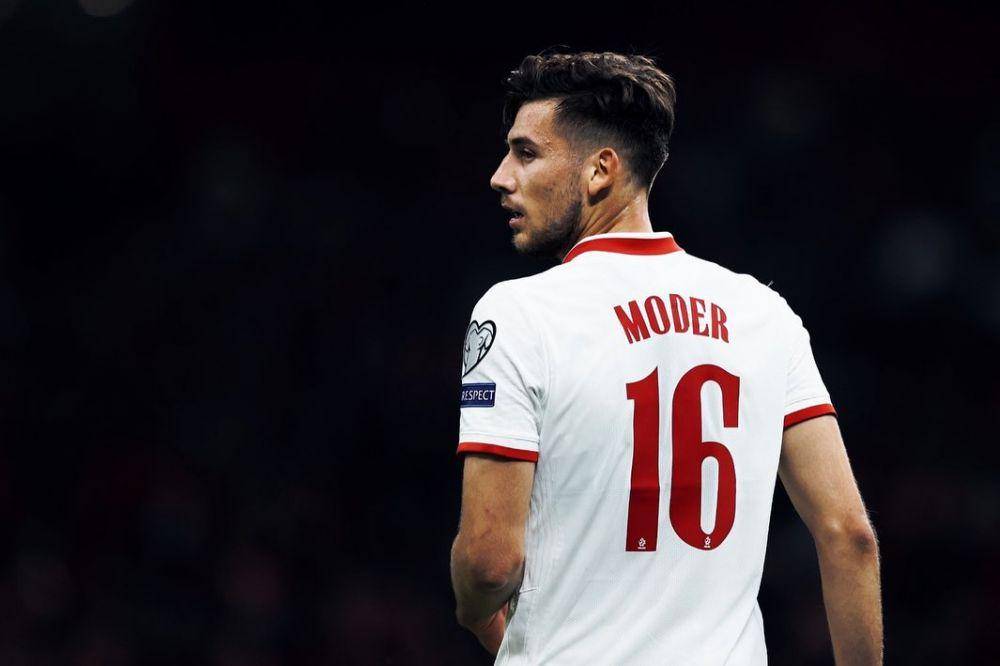Jakub Moder saat berseragam timnas Polandia. (instagram.com/kubamoder)
