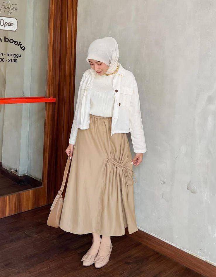 style hijab drawstring skirt (instagram.com/rafikarahmaaa)