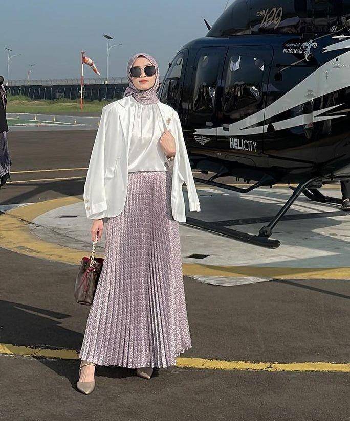 ootd silk hijab (instagram.com/vinamaulina)