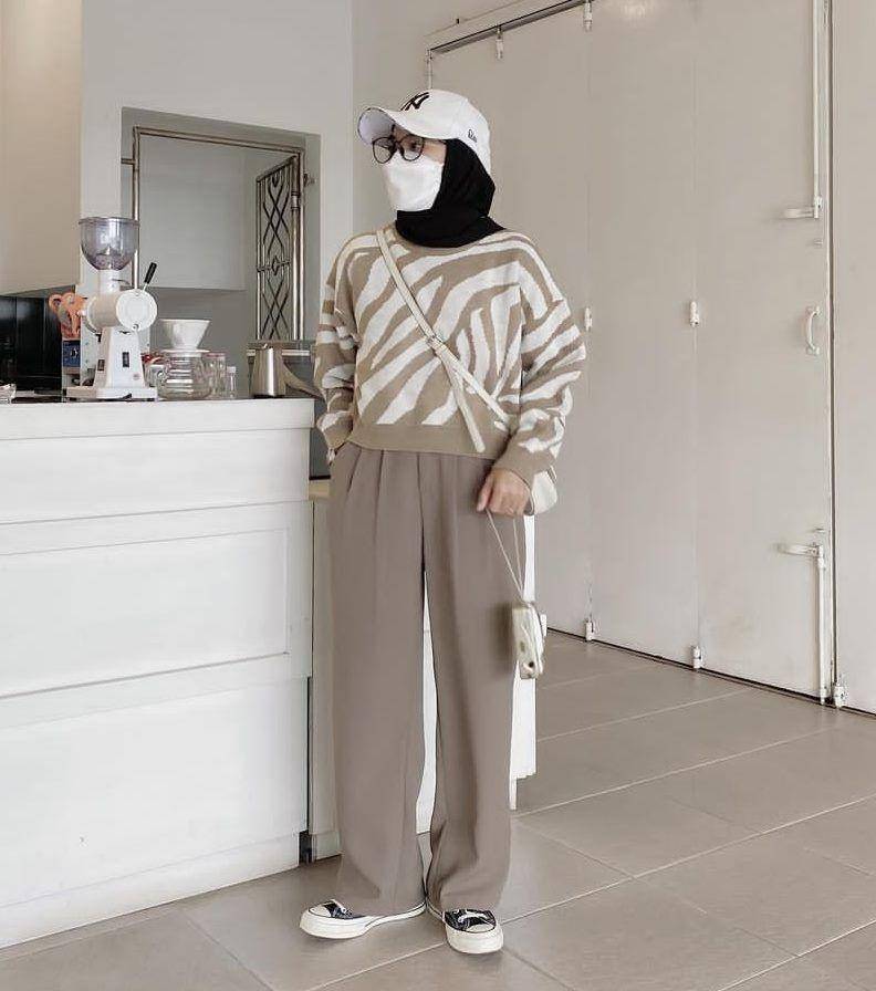 ootd hijab muted color (instagram.com/rahmi.apr)