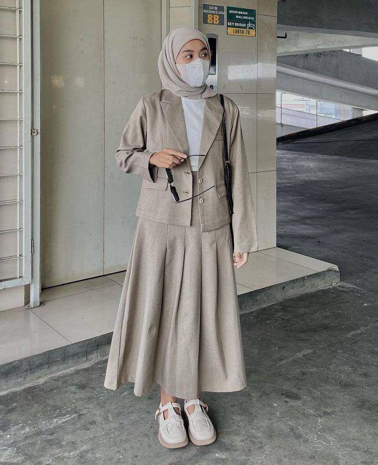 ootd hijab warna muted (instagram.com/rahmi.apr)
