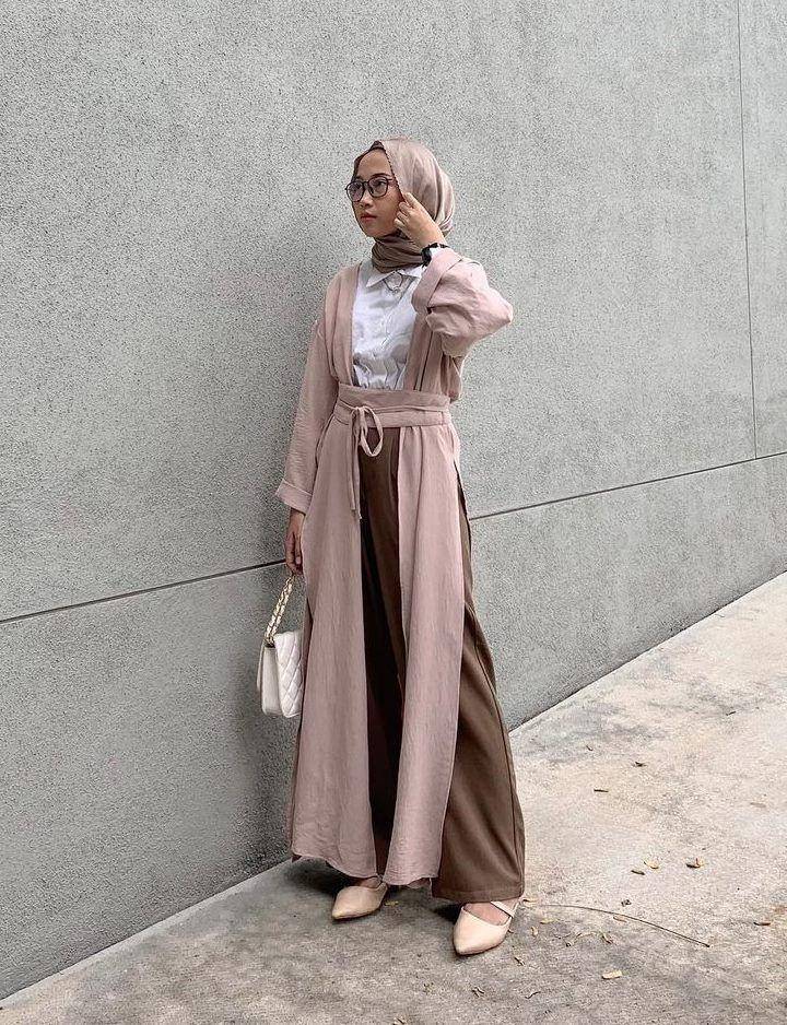 OOTD Hijab warna muted (instagram.com/trdindaa)