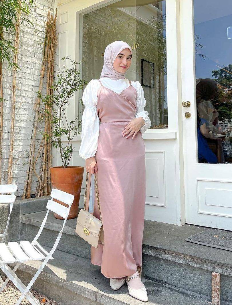 ootd silk hijab (instagram.com/oliviafindas)
