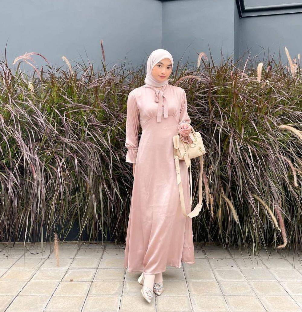 ootd hijab silk (instagram.com/oliviafindas)