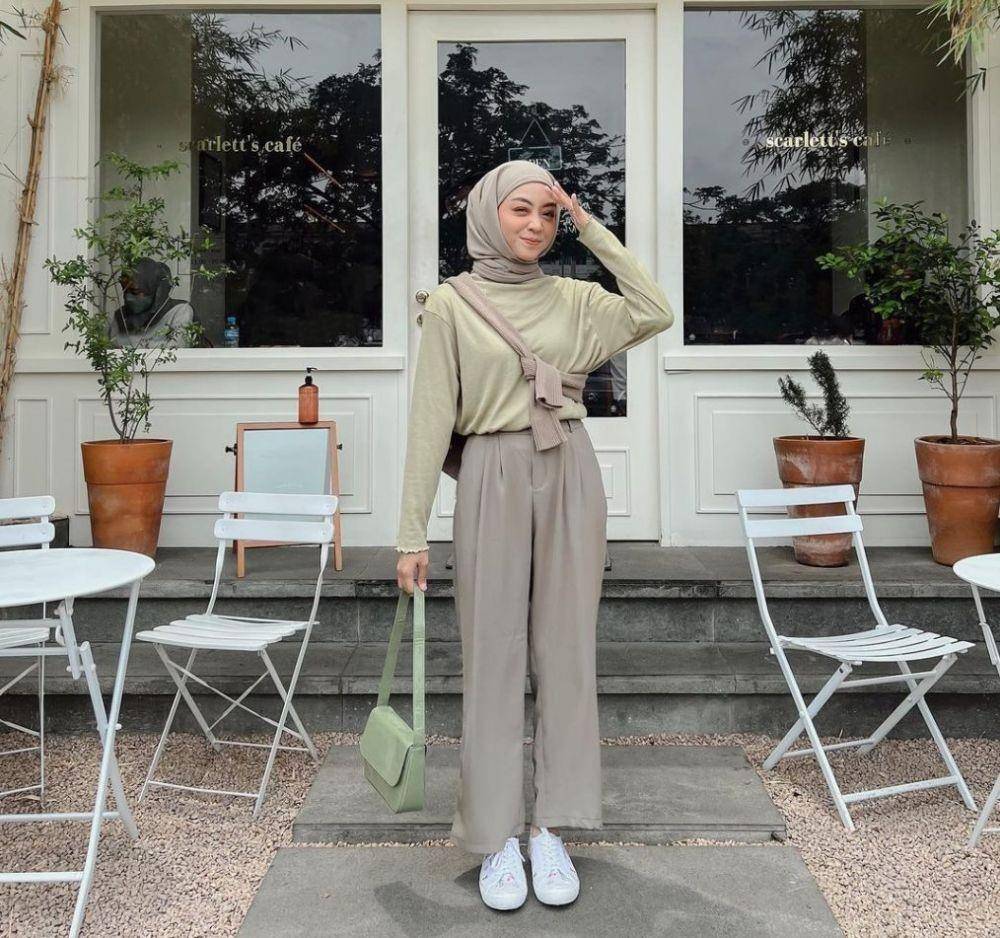 ootd hijab warna muted (instagram.com/meiraniap)