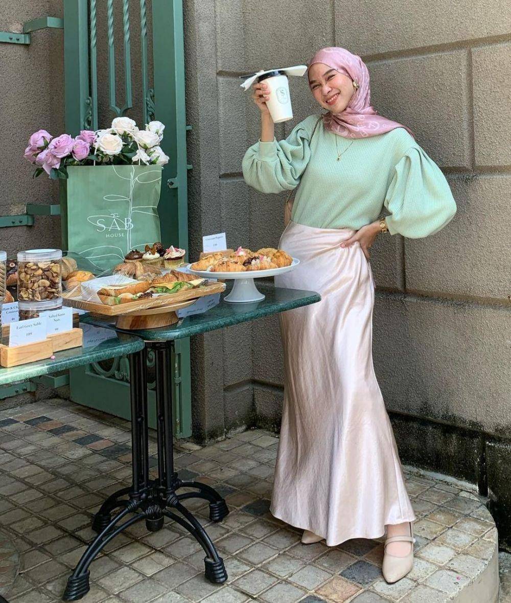 inspirasi outfit silk hijab (instagram.com/nasariastri)