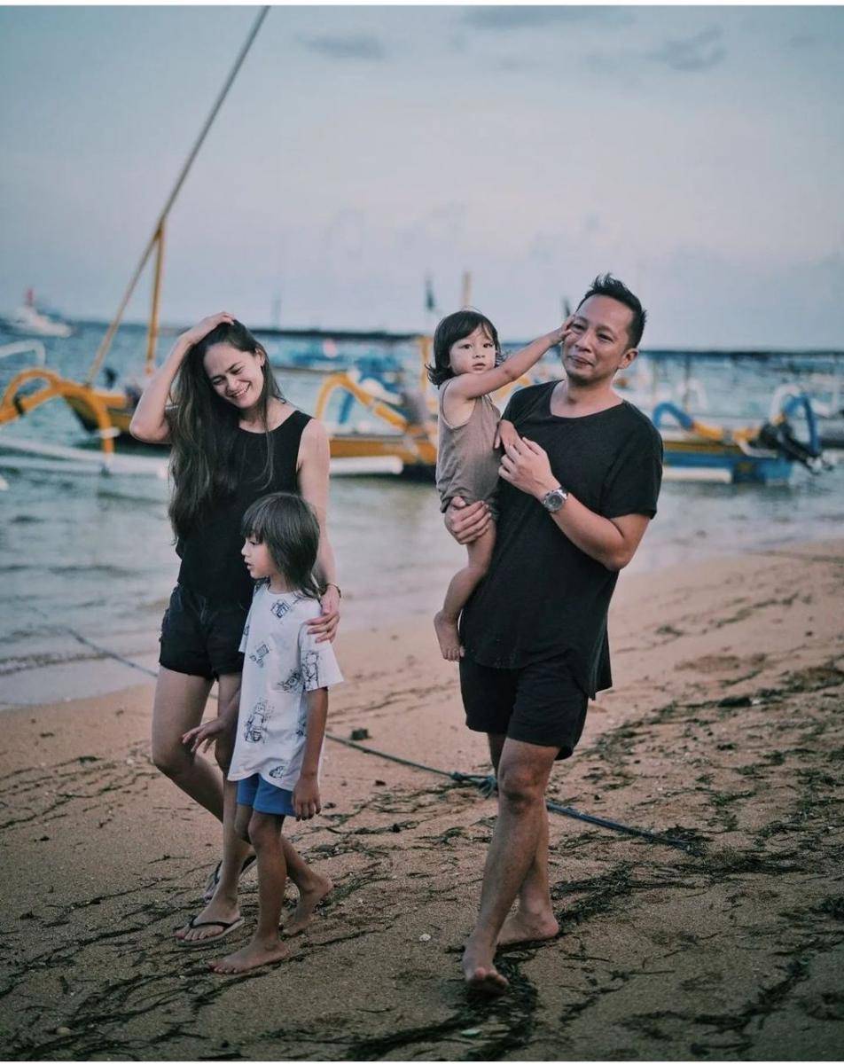 keluarga Ringgo dan Sabai (instagram.com/ringgoagus)