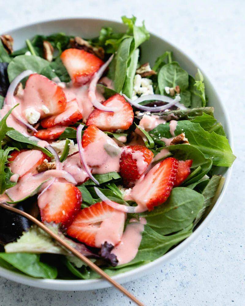 Salad Stroberi (acouplecooks.com)