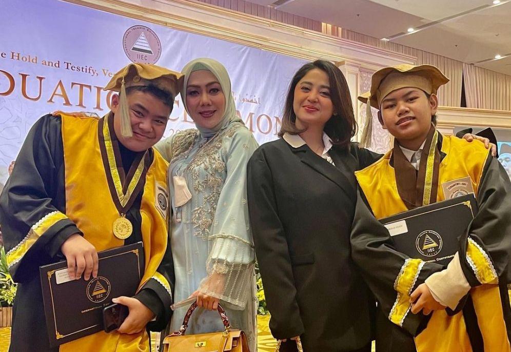 10 Potret Dewi Perssik Bareng Putra Semata Wayang yang Baru Wisuda SMP
