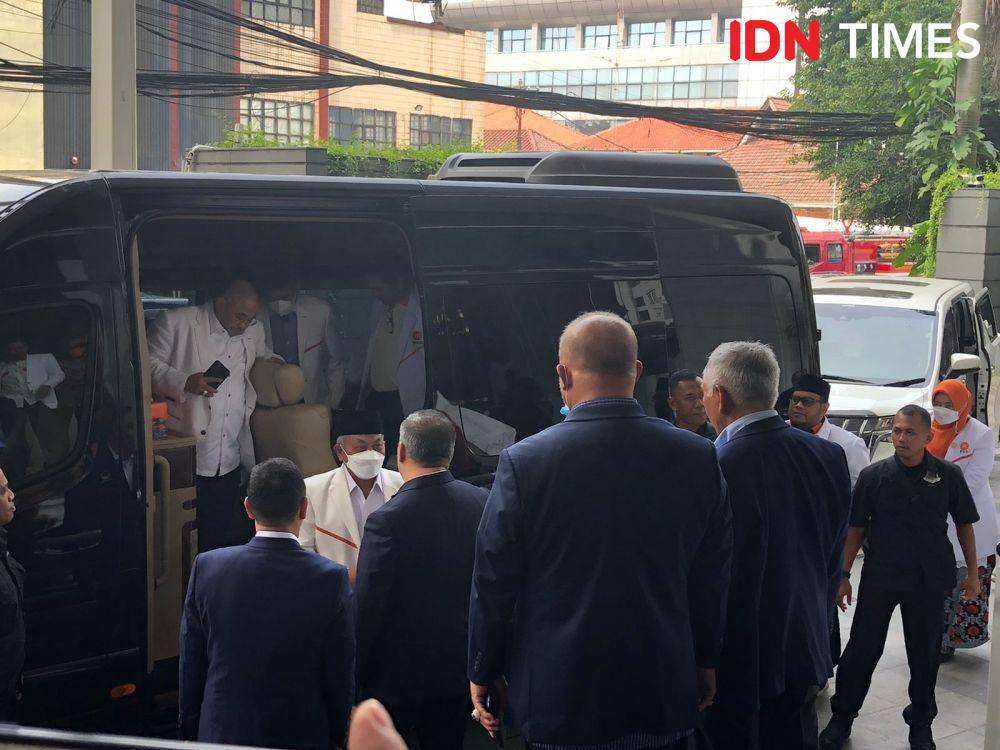 Petinggi PKS tiba di Kantor Nasdem, Jakarta, Rabu (22/6/2022). (IDN Times/Melani Putri)