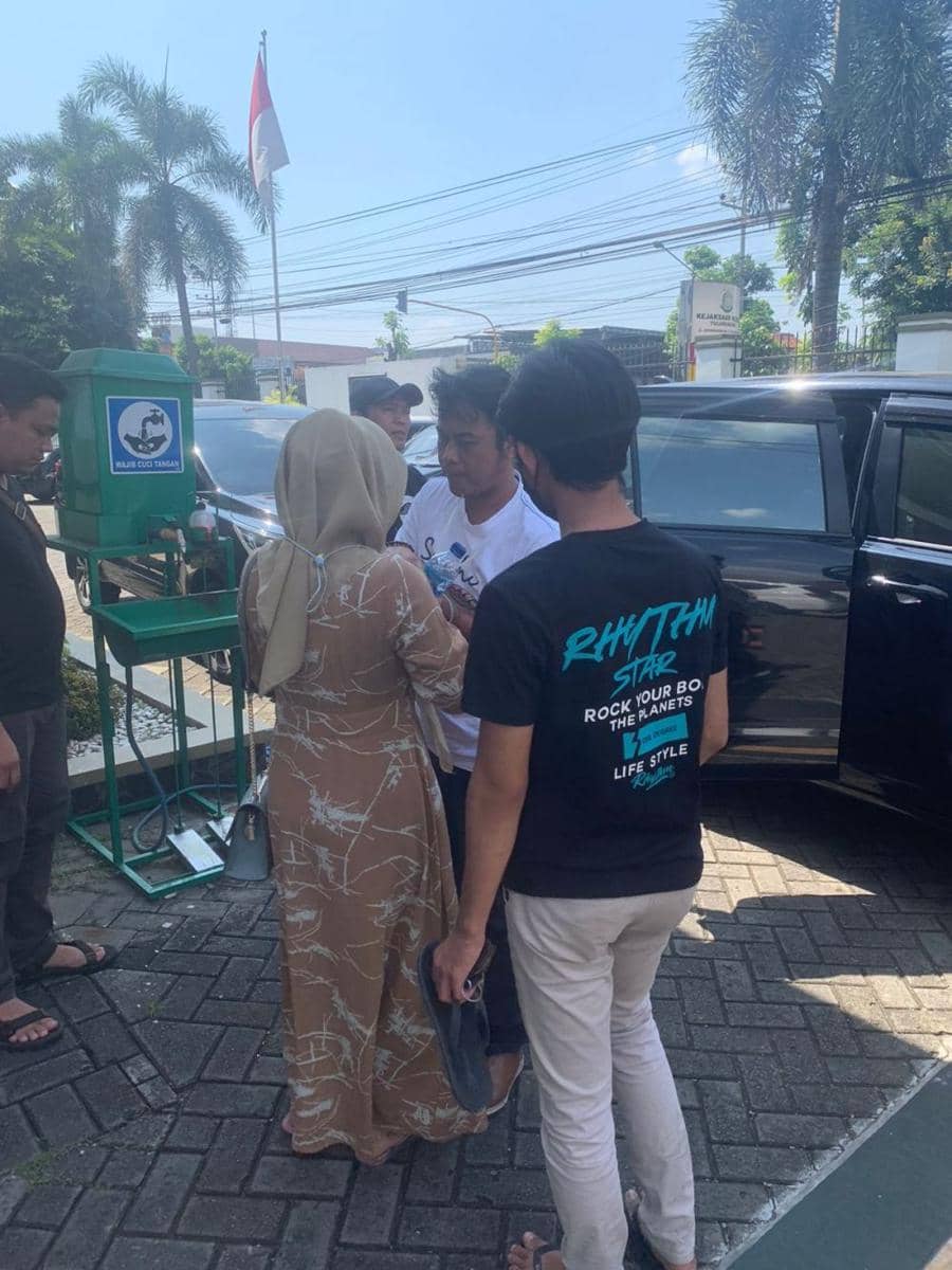 Tersangka buronan Kejari Lubuk Linggau saat ditangkap. dok Kejari Tulungagung.