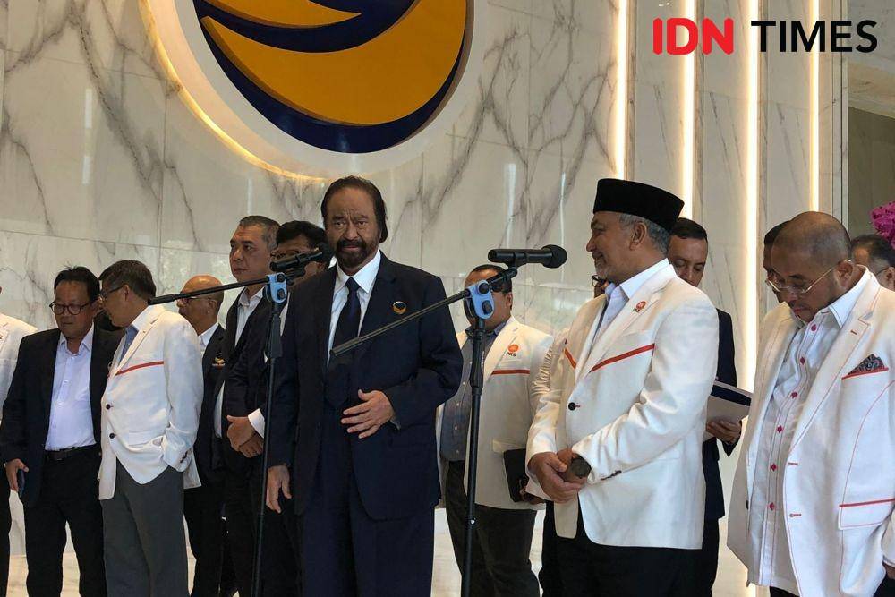 Ketua Umum Nasdem Surya Paloh dan Presiden PKS Ahmad Syaikhu di Nasdem Tower, Jakarta, Rabu (22/6/2022). (IDN Times/Melani Putri)