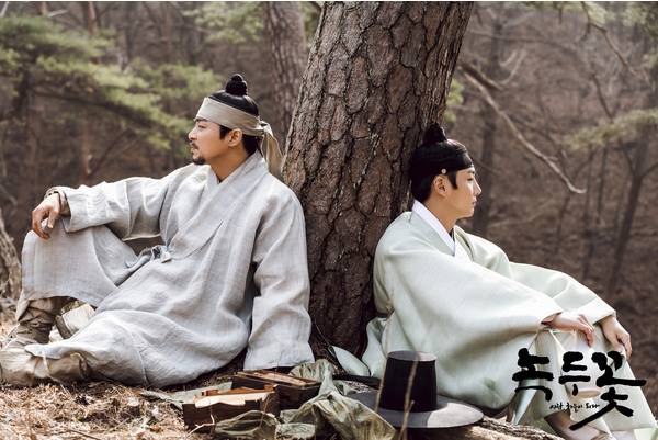 Baek Yi Kyang dan Baek Yi Hyun di drama Korea Nokdu Flower (dok. SBS/Nokdu Flower)