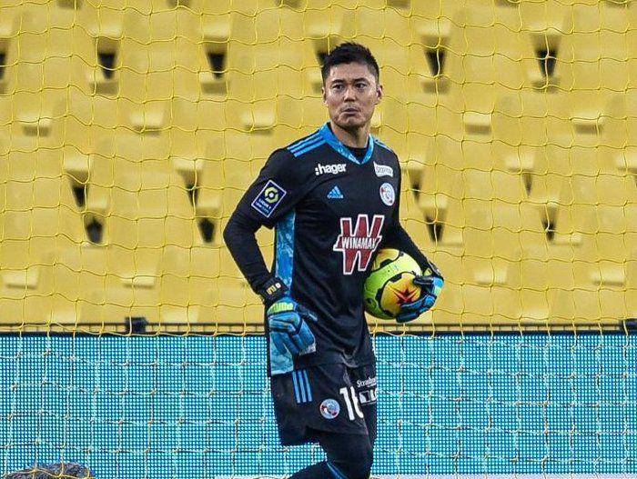 Eiji Kawashima berseragam Strasbourg (instagram.com/eijikawashima01)