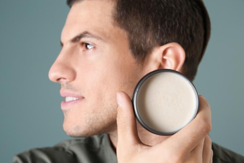 6 Perbedaan Clay dan Pomade yang Utama, Jangan Asal Pakai!