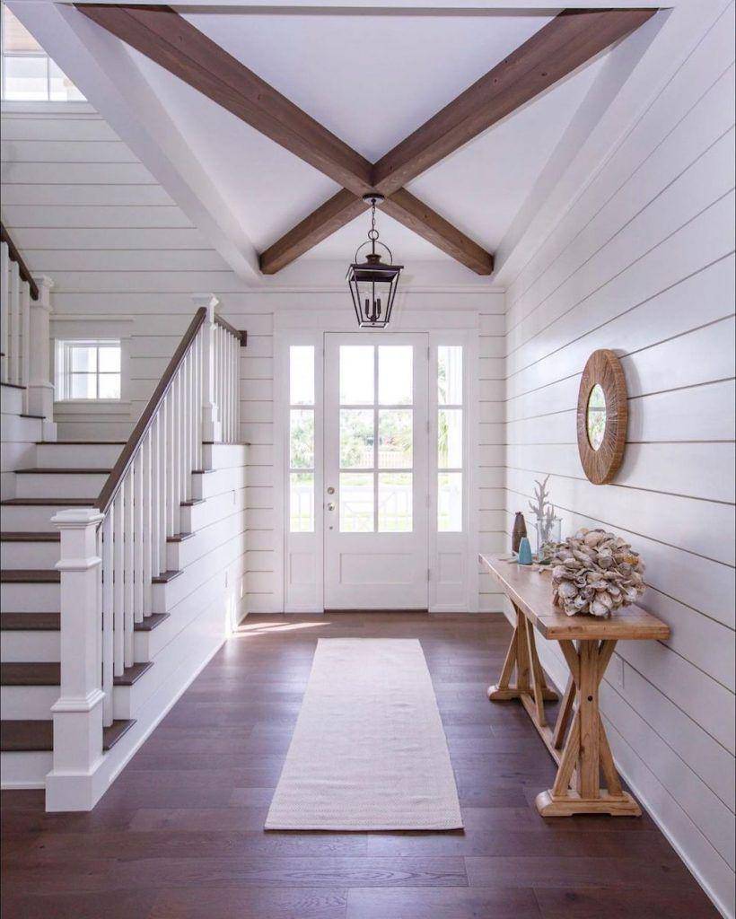 nautical entryway (instagram.com/nestingplaceinteriors)