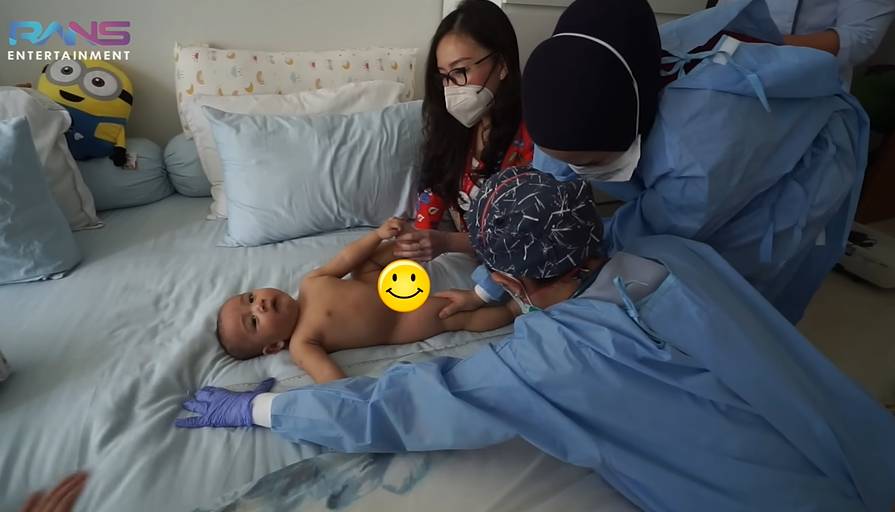 Rayyanza periksa kesehatan (YouTube.com/Rans Entertainment)
