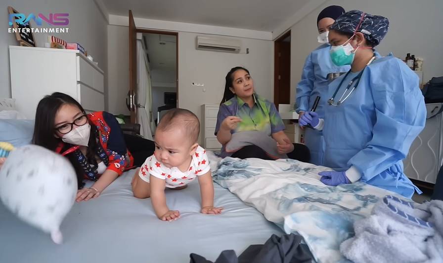 Rayyanza periksa kesehatan (YouTube.com/Rans Entertainment)