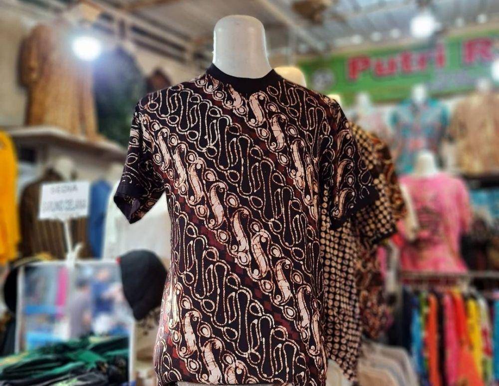 Pasar Setono (instagram.com/batikputririzki.collection)