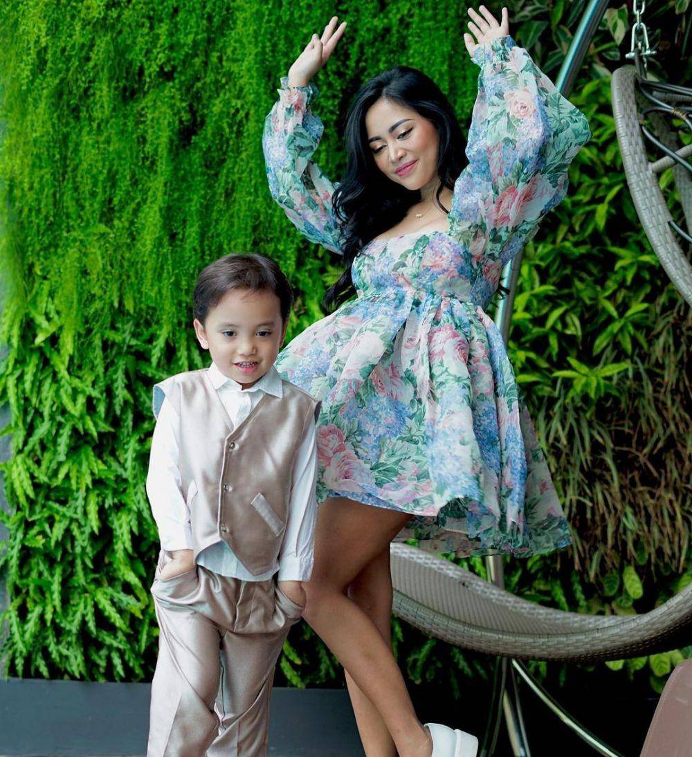 outfit serba biru ala Rachel Vennya (instagram.com/rachelvennya)