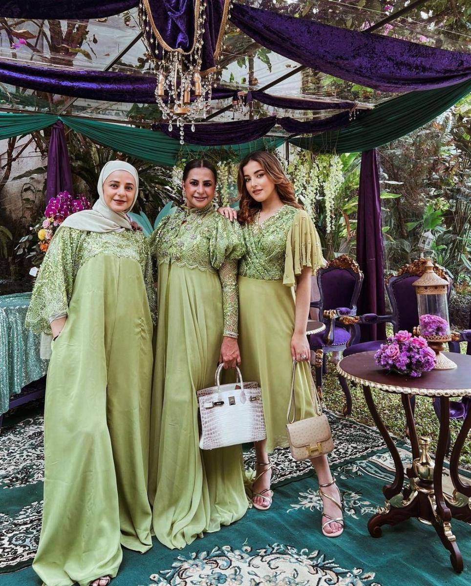 Dress brokat untuk seragam. (instagram.com/tasyafarasya)