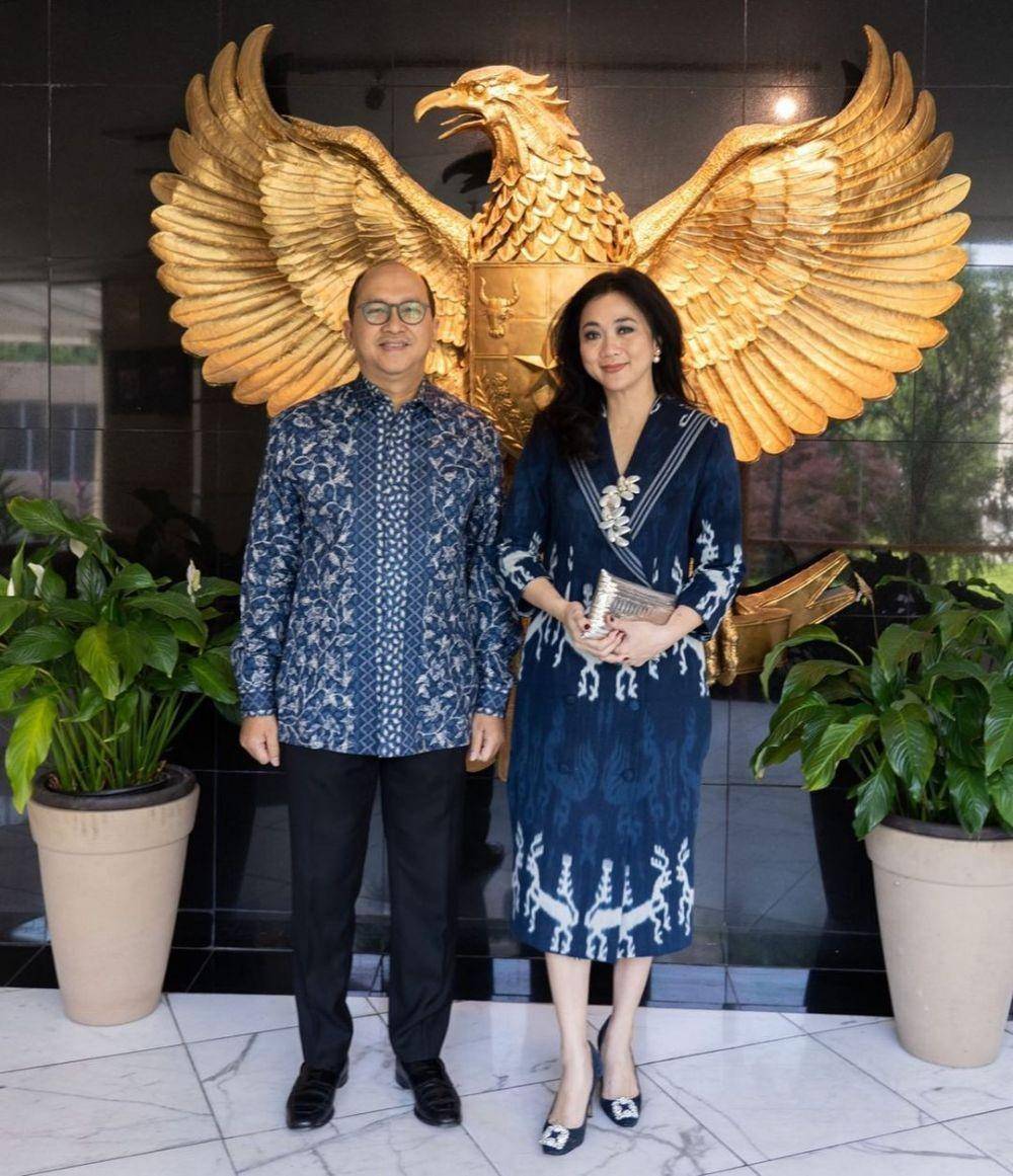ootd couple warna navy (instagram.com/2gek_ayuhenirosan)