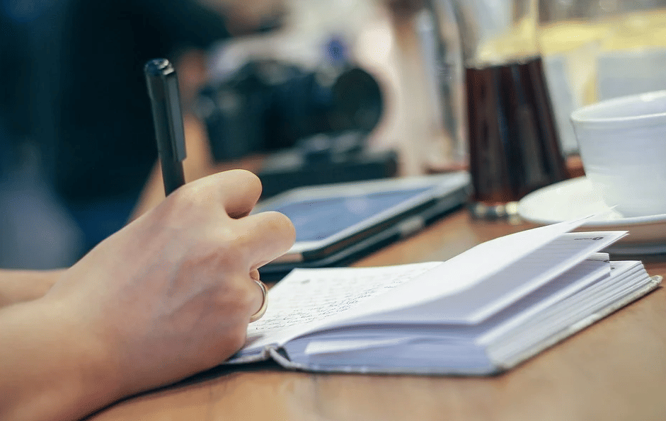 ilustrasi menulis (pixabay.com)