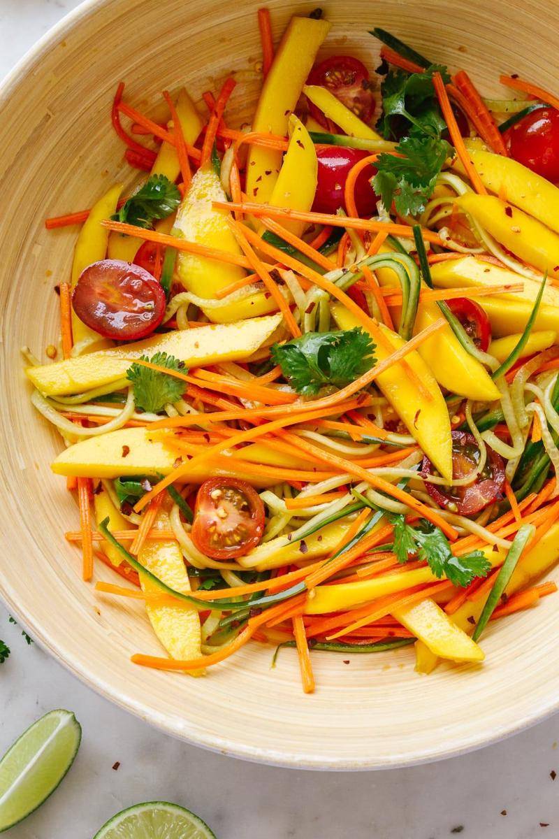 ilustrasi salad mangga (simple-veganista.com)