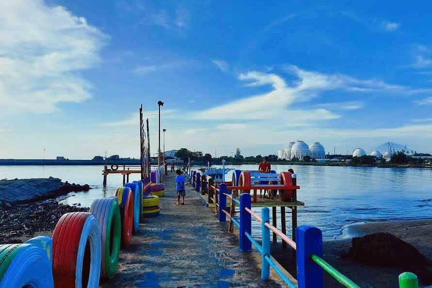Pantai Balongan (instagram.com/moh_wildan_chaerol_fahmi)