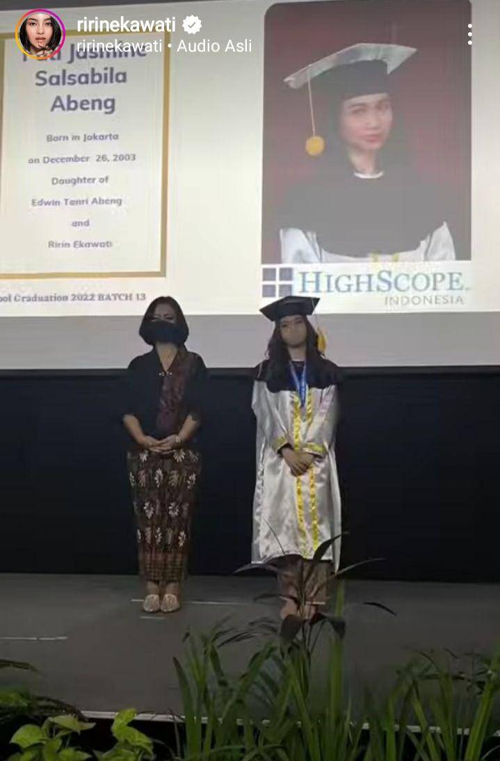 potret wisuda SMA Jasmine Abeng (instagram.com/ririnekawati)