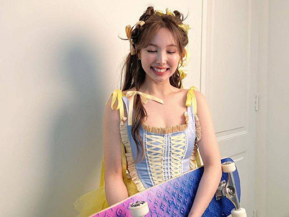 Behind the scene album 'IM NAYEON' (Instagram.com/nayeonyny)