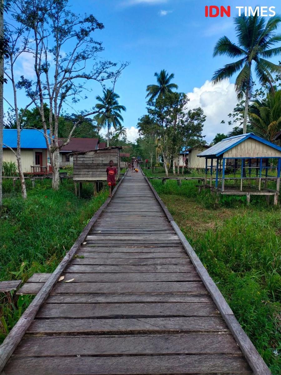 Sambutan Hangat Warga Damen Asmat, Ada Tradisi Mandikan Anak Berlumpur