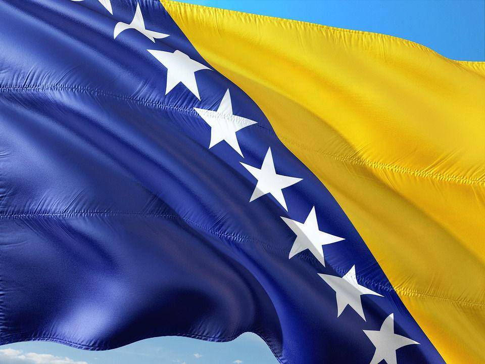 Bosnia dan Herzegovina Flag (pixabay.com)
