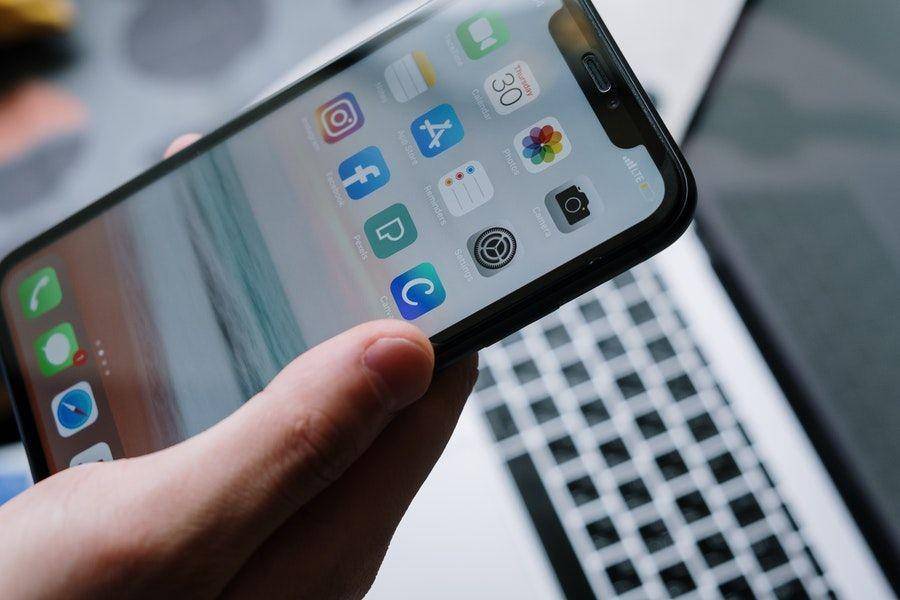ilustrasi aplikasi iPhone (pexels.com/Cottonbro)