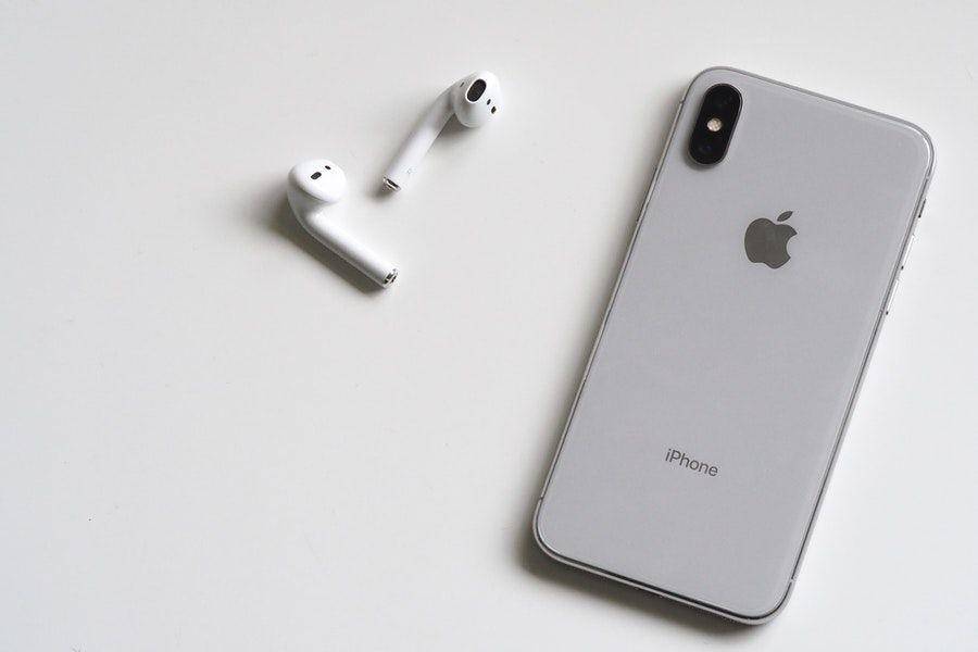ilustrasi iPhone (pexels.com/jess bailey designs)