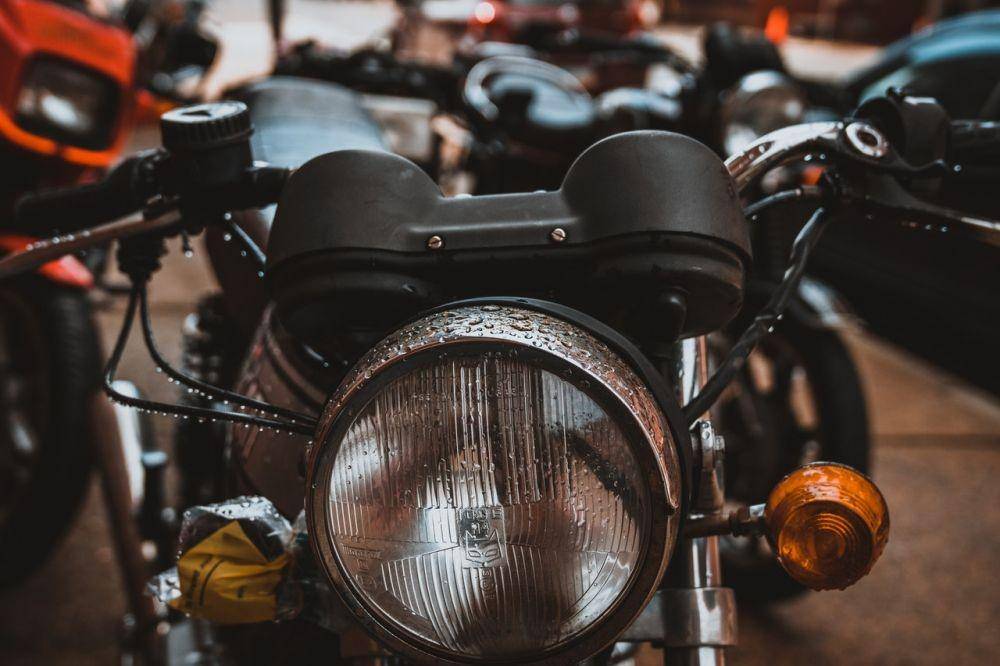 Ilustrasi lampu motor (pexels.com/Kelly L)