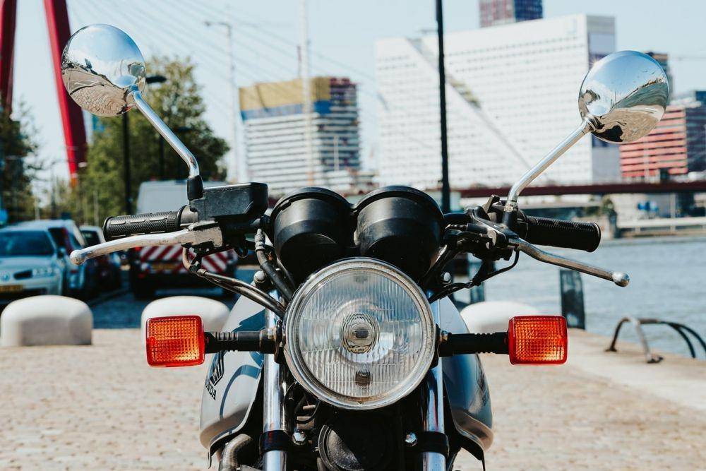 Ilustrasi lampu motor (pexels.com/Maarten van den Heuvel)