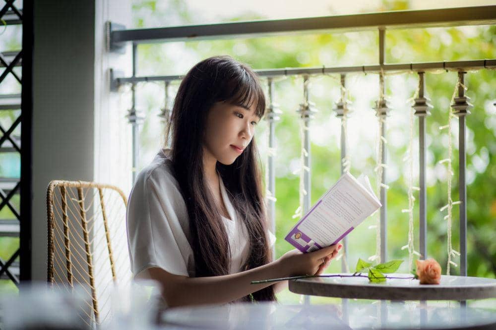 ilustrasi membaca buku (pexels.com/Streetwindy)