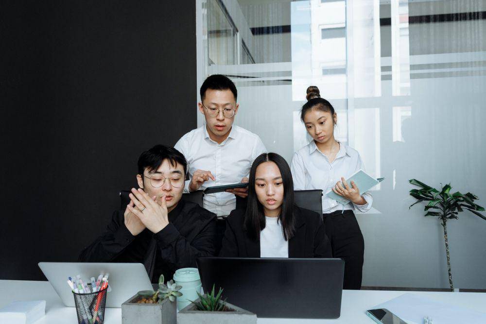 ilustrasi diskusi kantor (pexels.com/Thirdman)