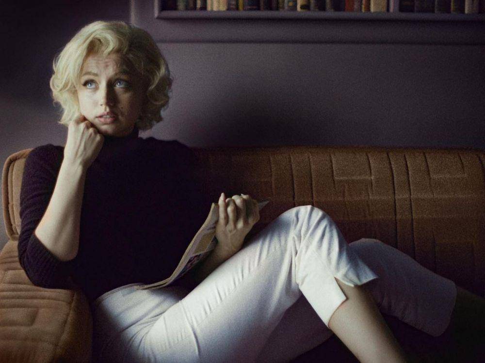 Ana de Armas sebagai Marilyn Monroe di film Blonde (dok.Netflix/Blonde )