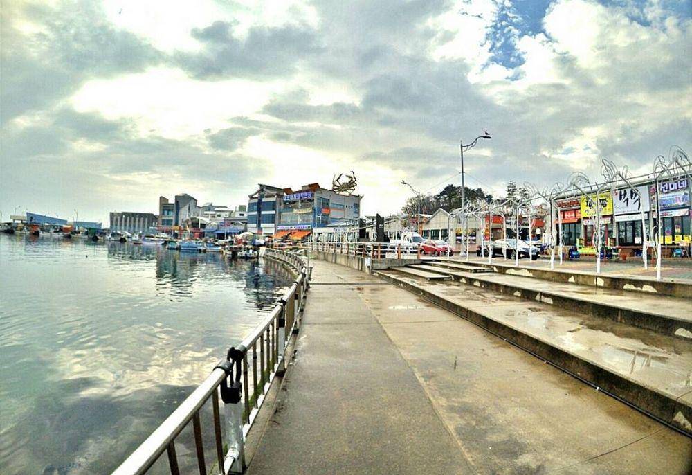 Sokcho’s Daepo Port Fish Market (instagram.com/sawkrumkrap)