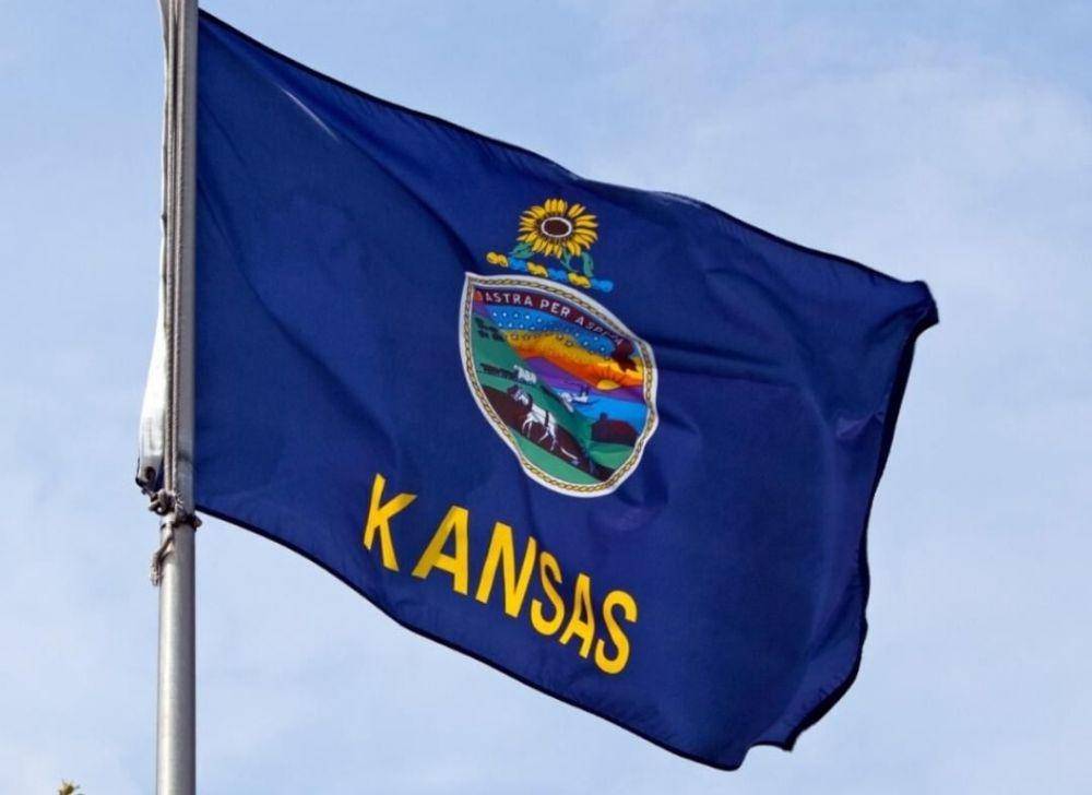 Kansas Flag (instagram.com/flagsdotcom)