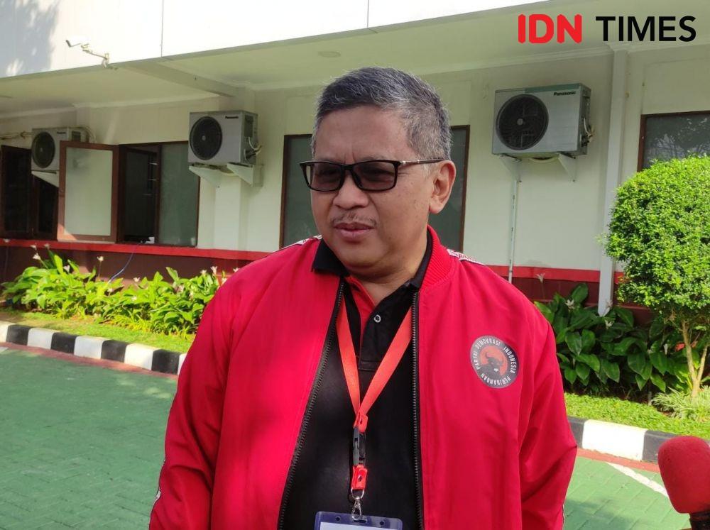 Sekjen PDIP, Hasto Kristiyanto di sekolah partai DPP PDIP, Lenteng Agung, Jakarta Selatan. (IDN Times/Yosafat Diva)