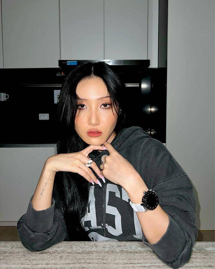 Hwasa MAMAMOO (instagram.com/_mariahwasa)